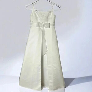Girl formal white dress,junior flower girl,size 8,Embroidery,pearls,lace,NWOT